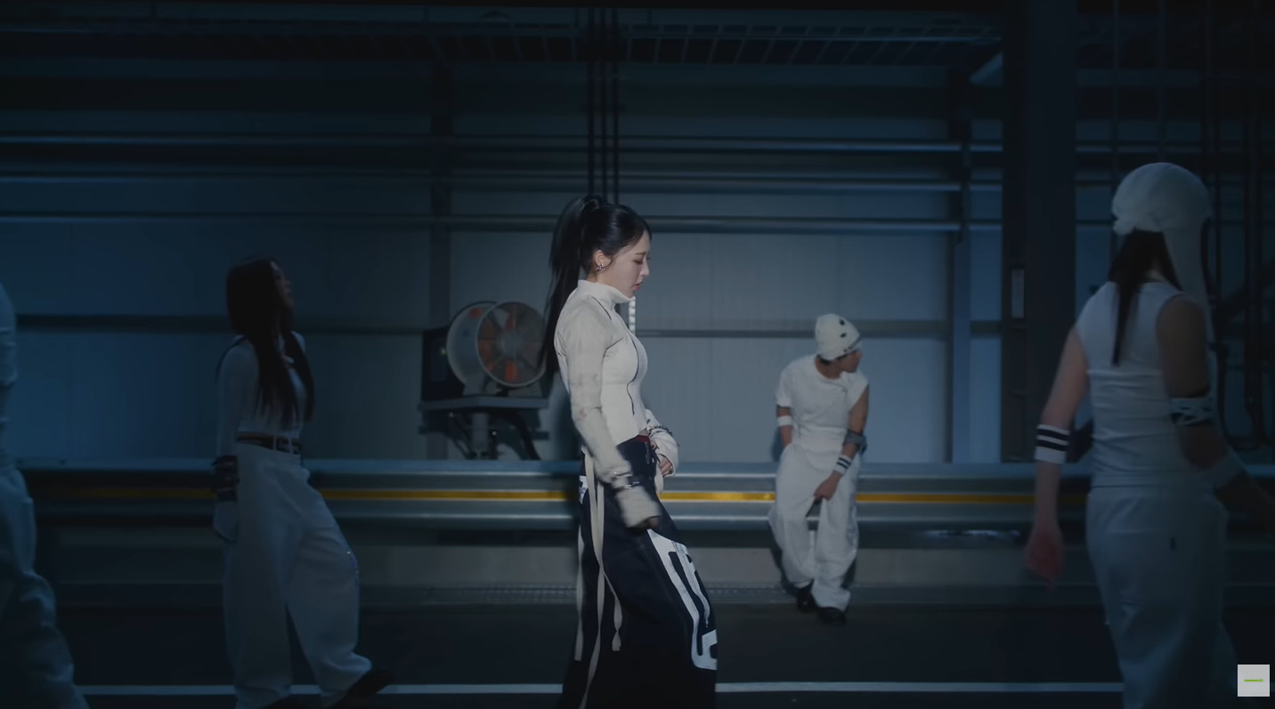마마무 문별 wearing PB025B